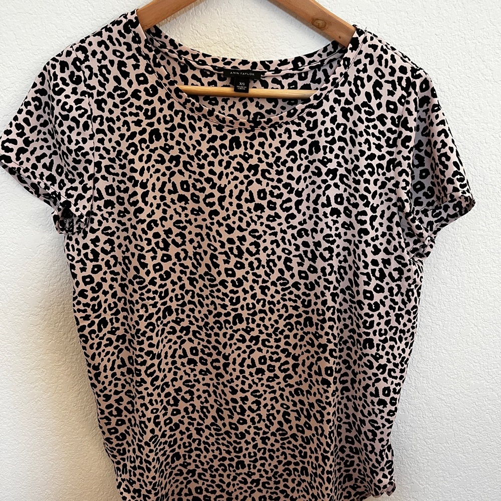 Ann Taylor pink/black leopard print silky top XS